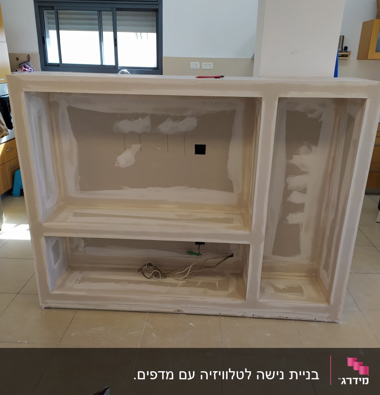 מבנה גבס עם מדפים ותיקוני שפכטל
